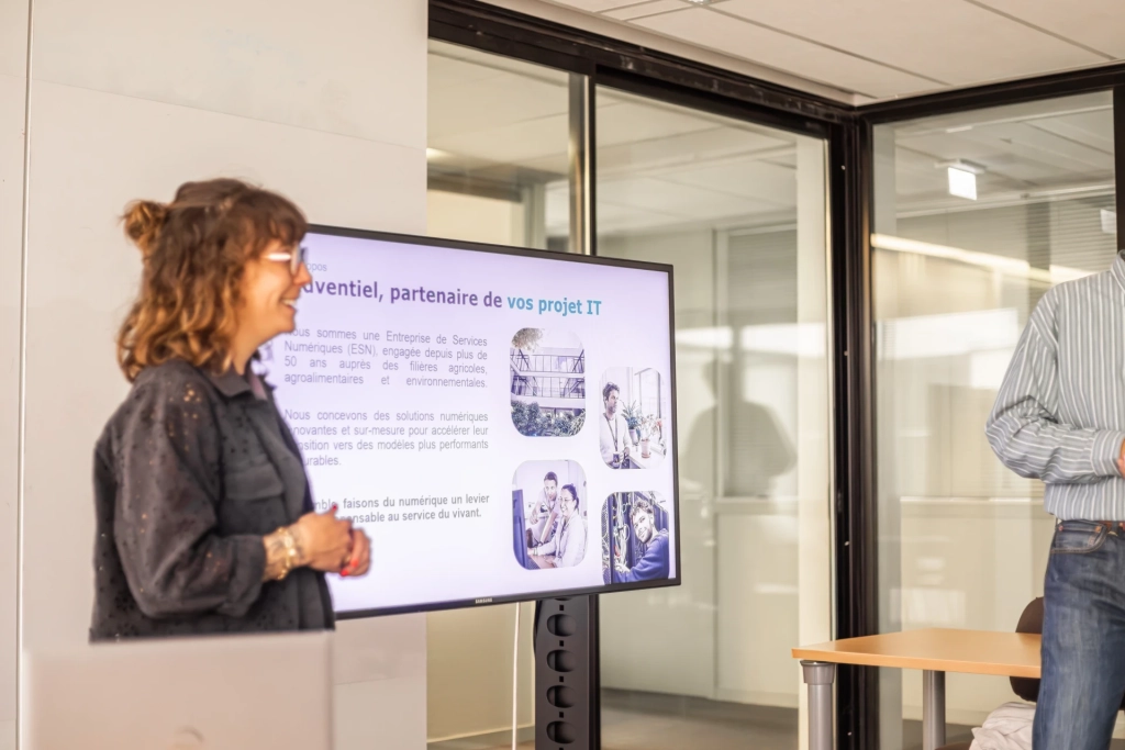 Fille en présentation