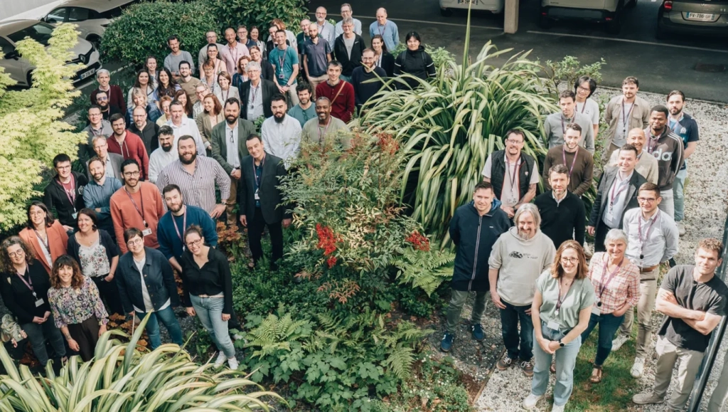 Photo de groupe collaborateurs Adventiel