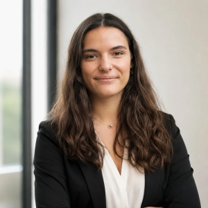 Portrait de Paloma, Cheffe de projet marketing digital chez Adventiel