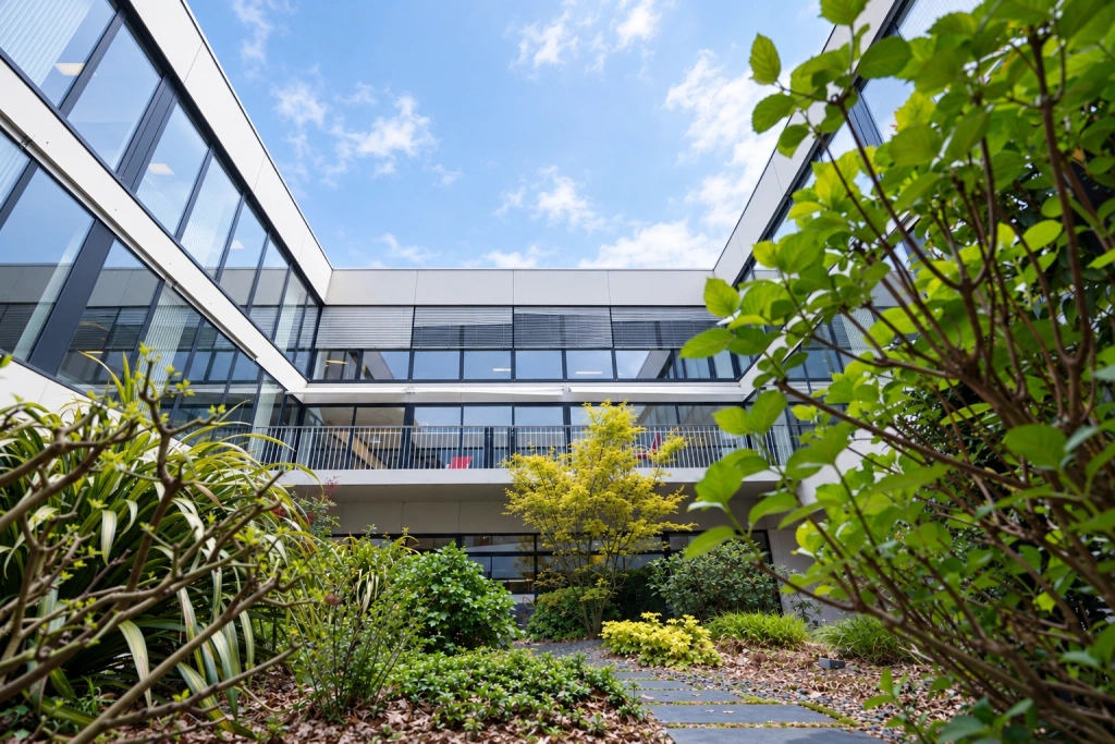 Patio de l'implantation d'Adventiel à Rennes